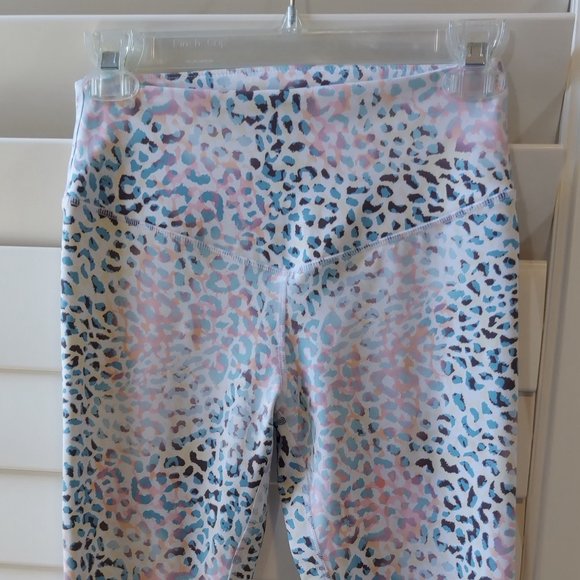 NWT  L'URV Pastel Animal Print Leggings 3/4 leg  Sz S - Picture 3 of 11